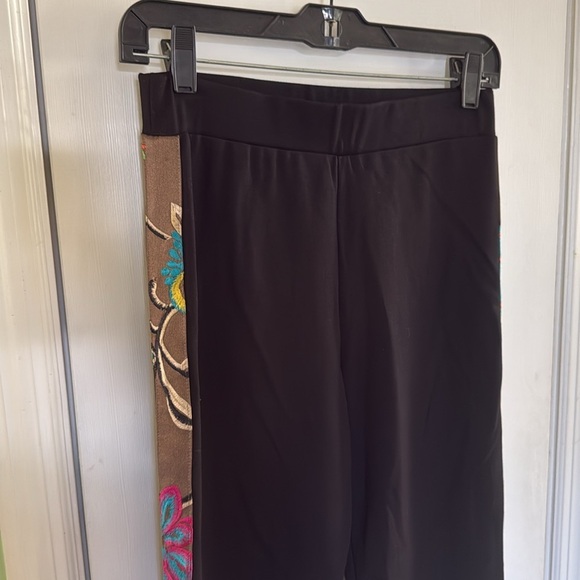 Kalabsha Black Straight Leg Ankle Ponte Pant with Tapestry Side Detail Size Med - Picture 2 of 6